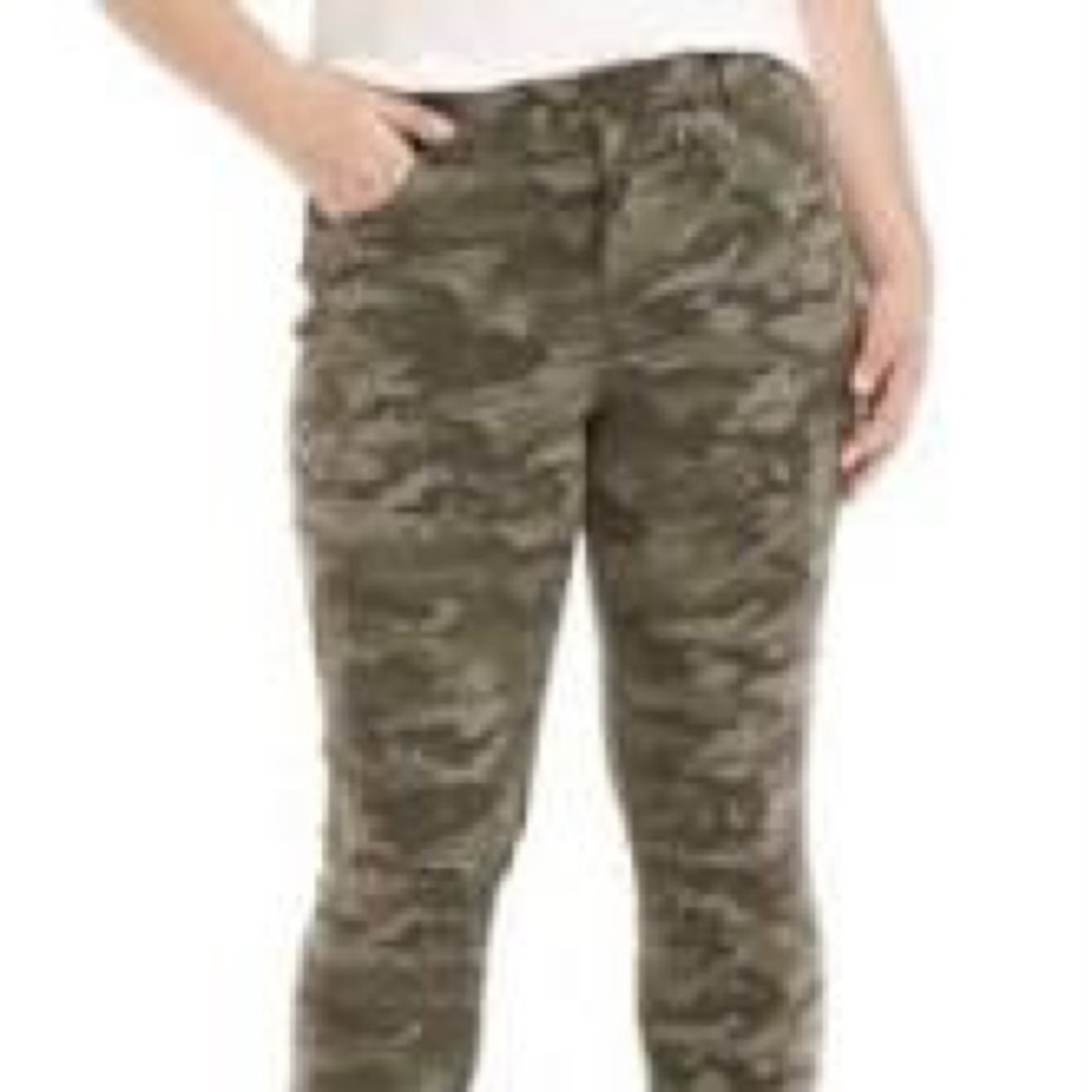 Camouflage pants crop